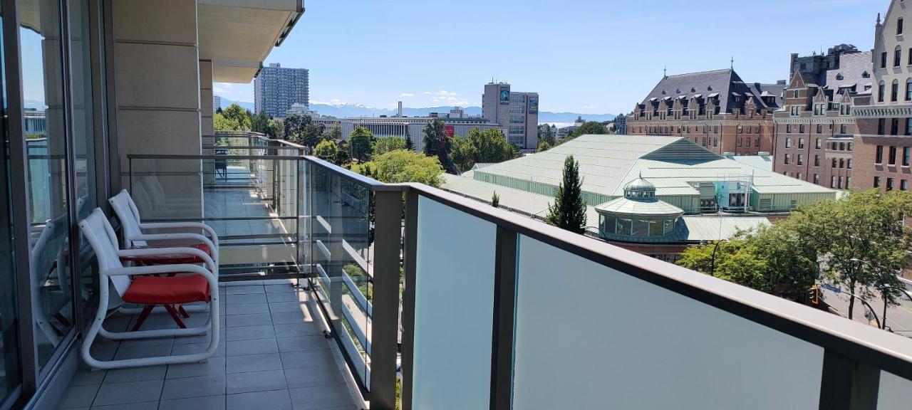 Waterfalls Hotel - Suite In Falls Downtown With Pool ビクトリア エクステリア 写真