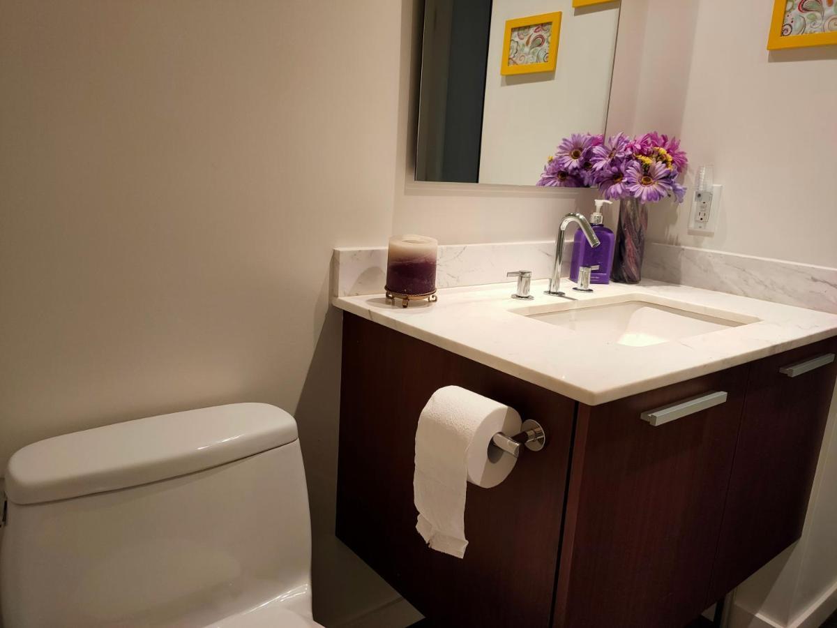 Waterfalls Hotel - Suite In Falls Downtown With Pool ビクトリア エクステリア 写真