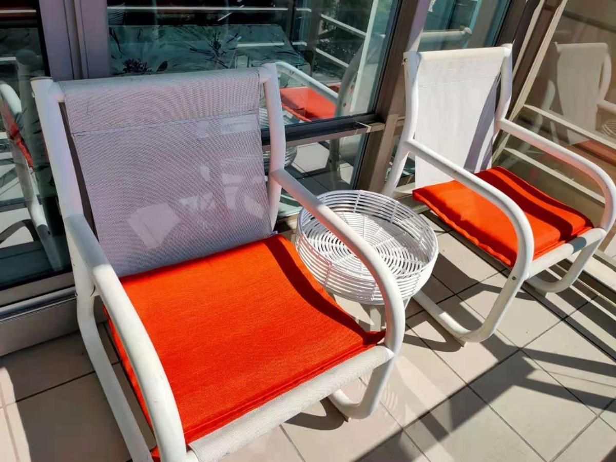 Waterfalls Hotel - Suite In Falls Downtown With Pool ビクトリア エクステリア 写真